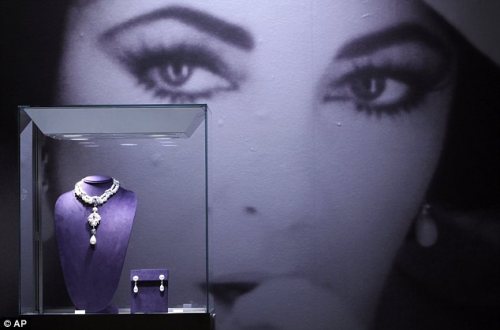 article-0-0F051D8A00000578-157_634x419