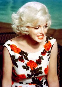 marilyn-monroe-on-the-set-of-somethings-got-to-give-1962-1387235240_b.png